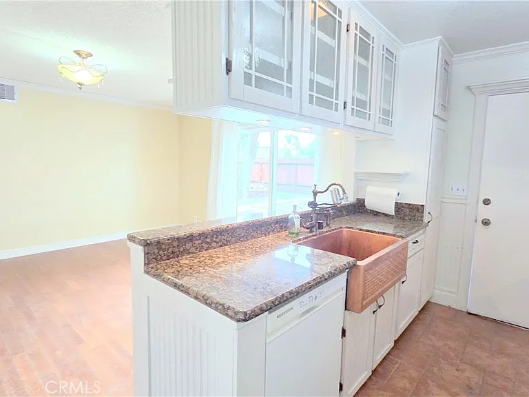 1368 N Balboa Ave — Photo 7