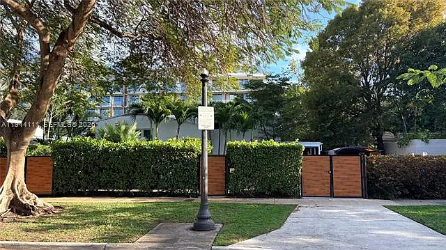 2301 S Miami Ave — Photo 31