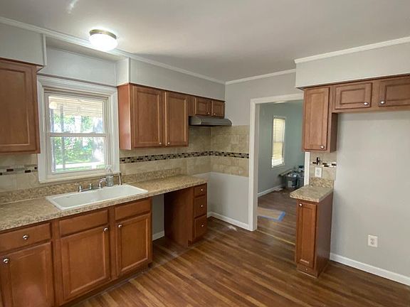 2nd image of 33544 Hennepin St