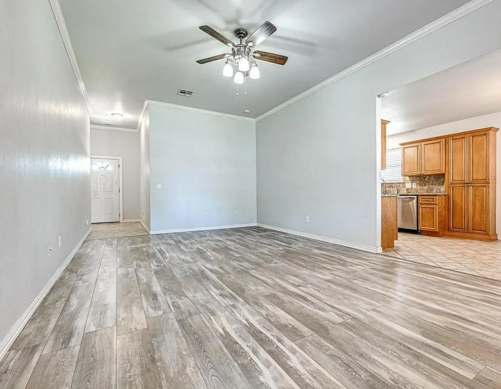 629 Jupiter Ln — Photo 4