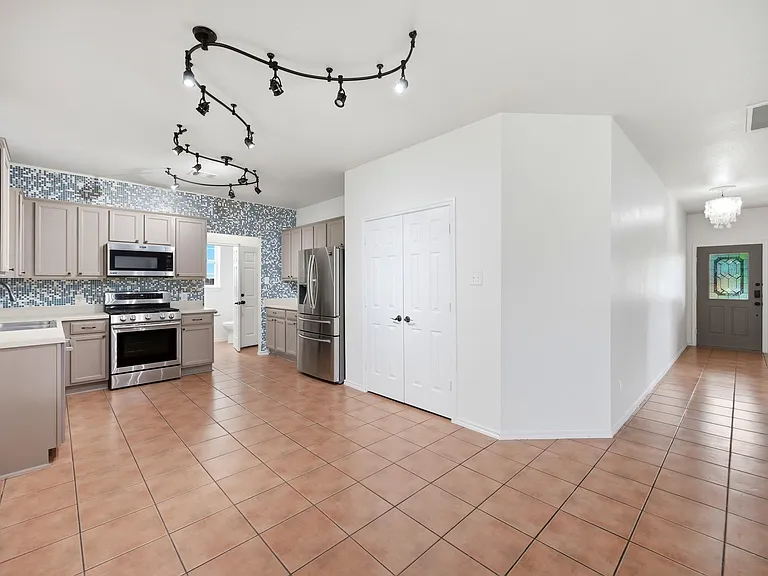 1136 Beechwood Dr — Photo 11