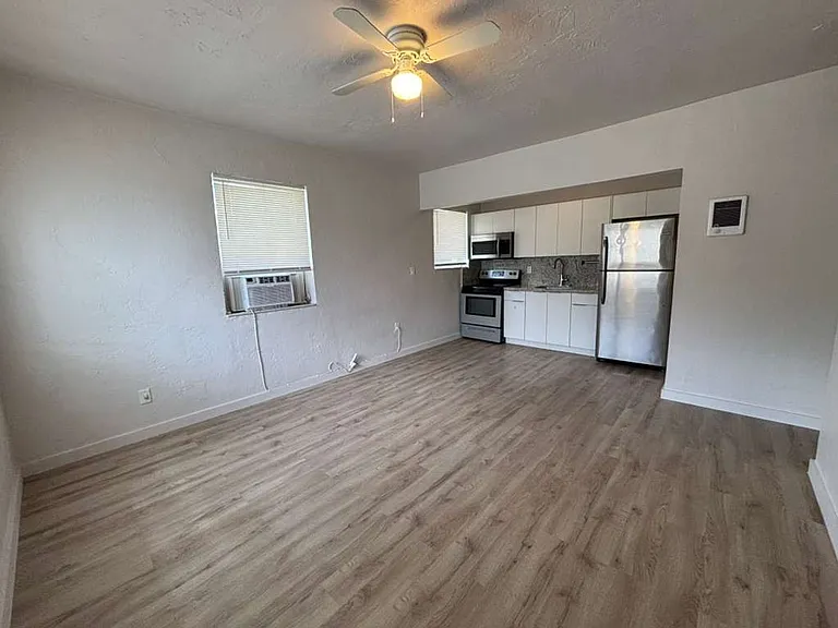 381 Sharar Ave — Photo 7