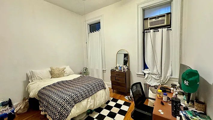 Rented by HOLTON REAL ESTATE INC. | media 24