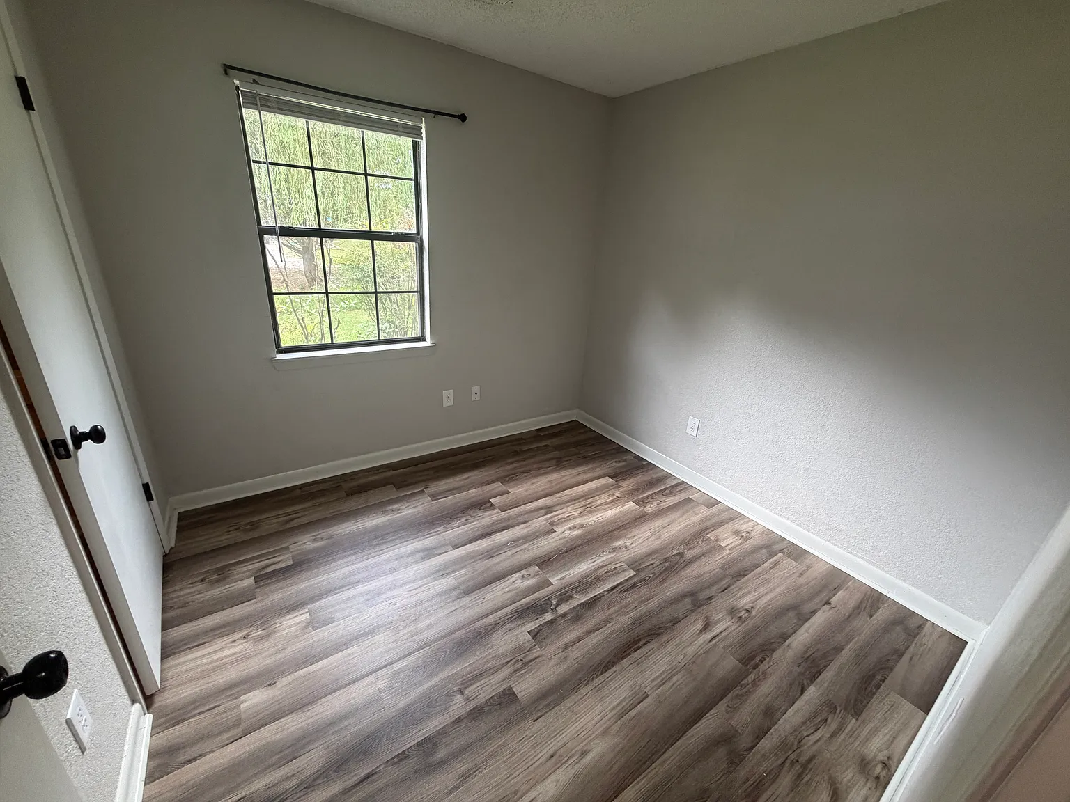 3 bed, 1092 sqft, $1,300 — Photo 4