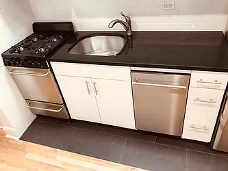 Rented by Metropolis Real Estate of Manhattan