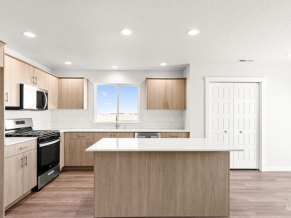 3rd image of 17776 N Hugh Glass Way