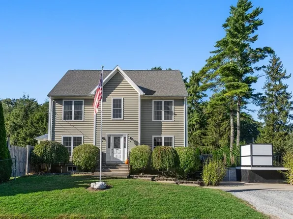 17 David St, Acushnet, MA 02743