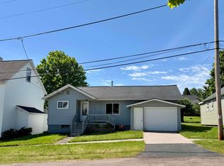 61 4th St, South Range, MI 49963