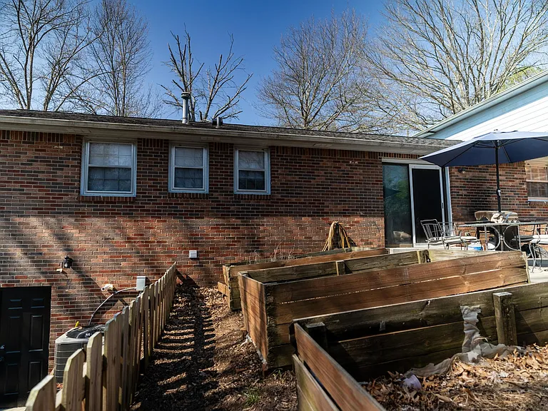 150 Delvin Dr #A — Photo 32