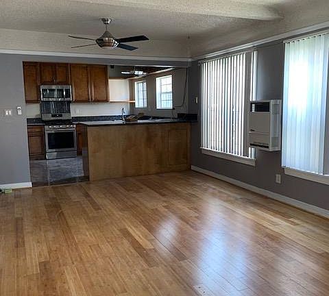 2nd image of 1636 W 65th Pl