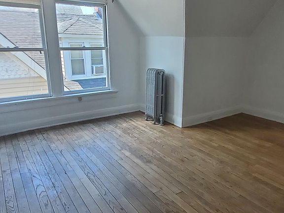 5th image of 387 S River St #4