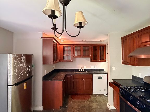 2nd image of 103 S Water St