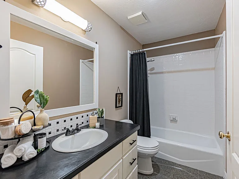 3915 Woodhaven Ln — Photo 25