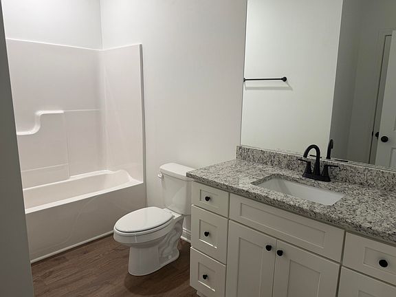 5th image of 842 Ridgewood Dr Unit 6