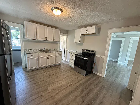 3 bed, 1000 sqft, $1,800 — Photo 3
