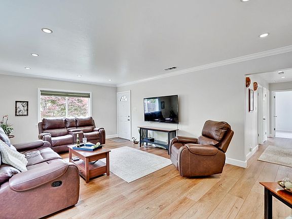 4th image of 3139 Arroba Way