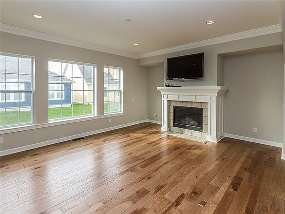 3rd image of 1429 Birdsong Dr