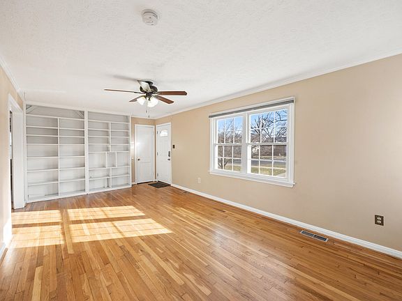 5th image of 2115 Clays Mill Rd