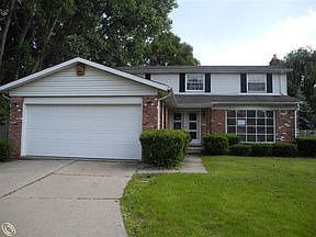 2nd image of 19235 Jeffrey Ln