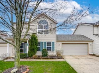 8284 Robinwood Ter, Macedonia, OH 44056