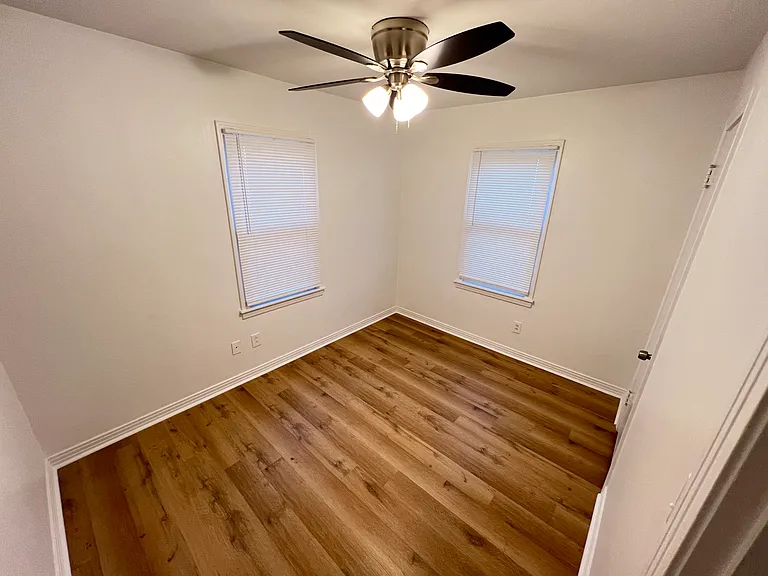 5709 Lawrence Blvd — Photo 5