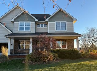 1225 Moers Dr, Chaska, MN 55318