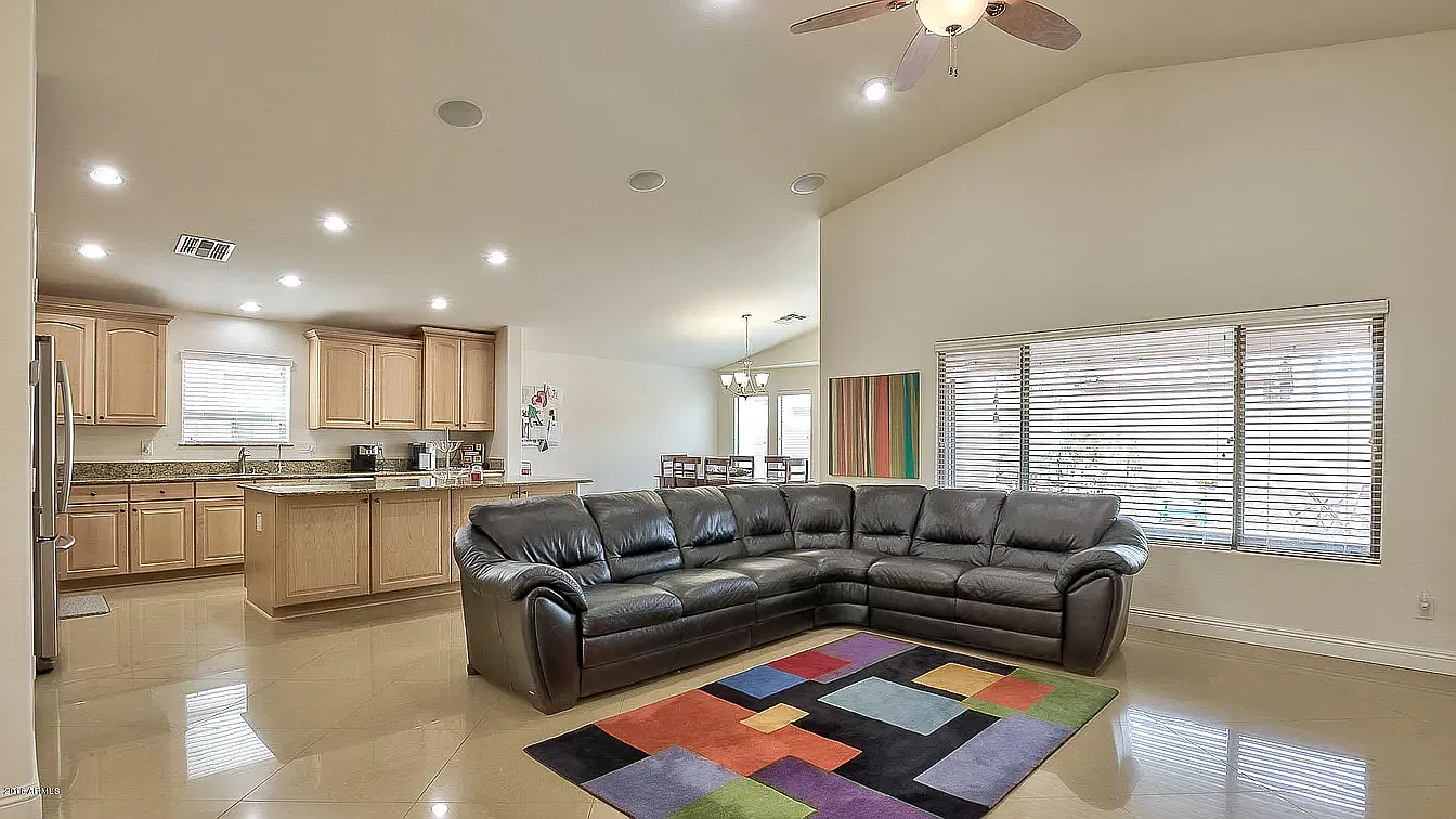 3 bed, 2097 sqft, $2,950 — Photo 4