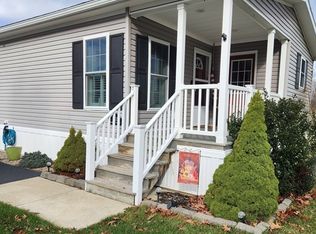 402 Pleasant Pkwy, Sturbridge, MA 01566