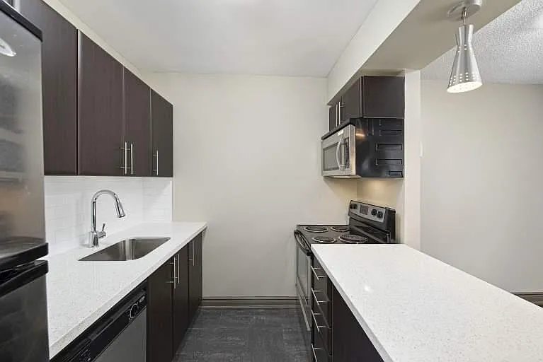 3 Broadway Ave — Photo 13