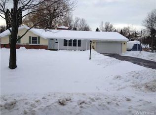 114 Woodview Dr, Orchard Park, NY 14127