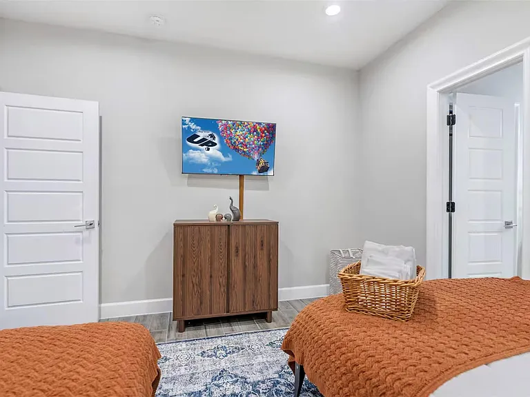 1719 Blodgett St — Photo 19