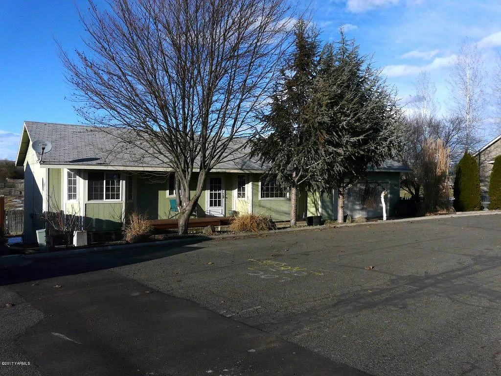 520 Merclyn Ln photo 1