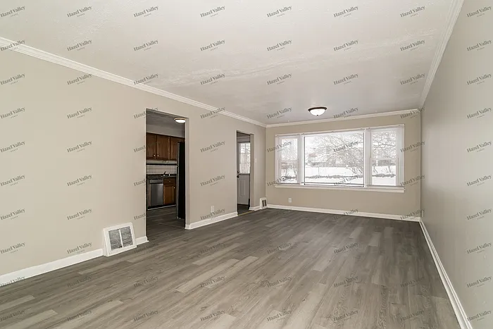 3 bed, 1.0 bath, 912 sqft, $1,330 — Photo 4