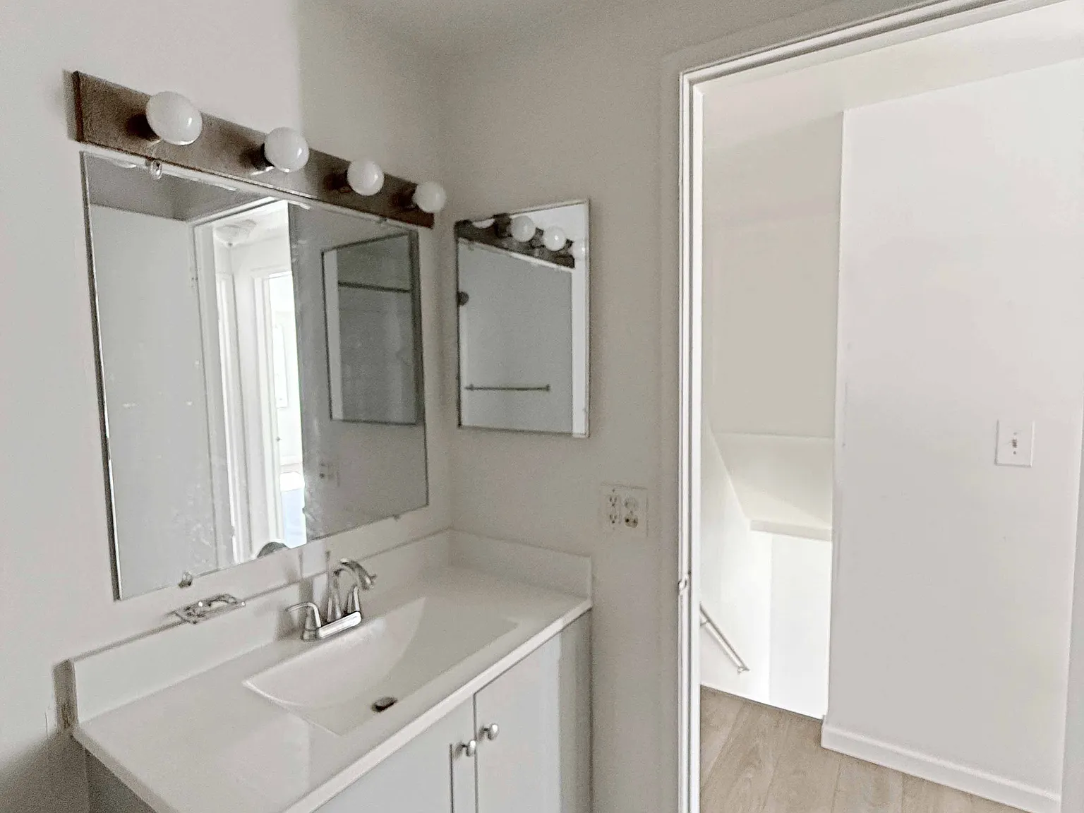 2 bed, 1.5 bath, 908 sqft, $1,350 — Photo 4