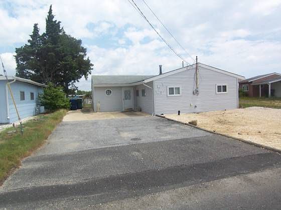 2nd image of 129 E Delaware Dr