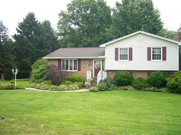 130 Maplehurst Dr, Aliquippa, PA 15001