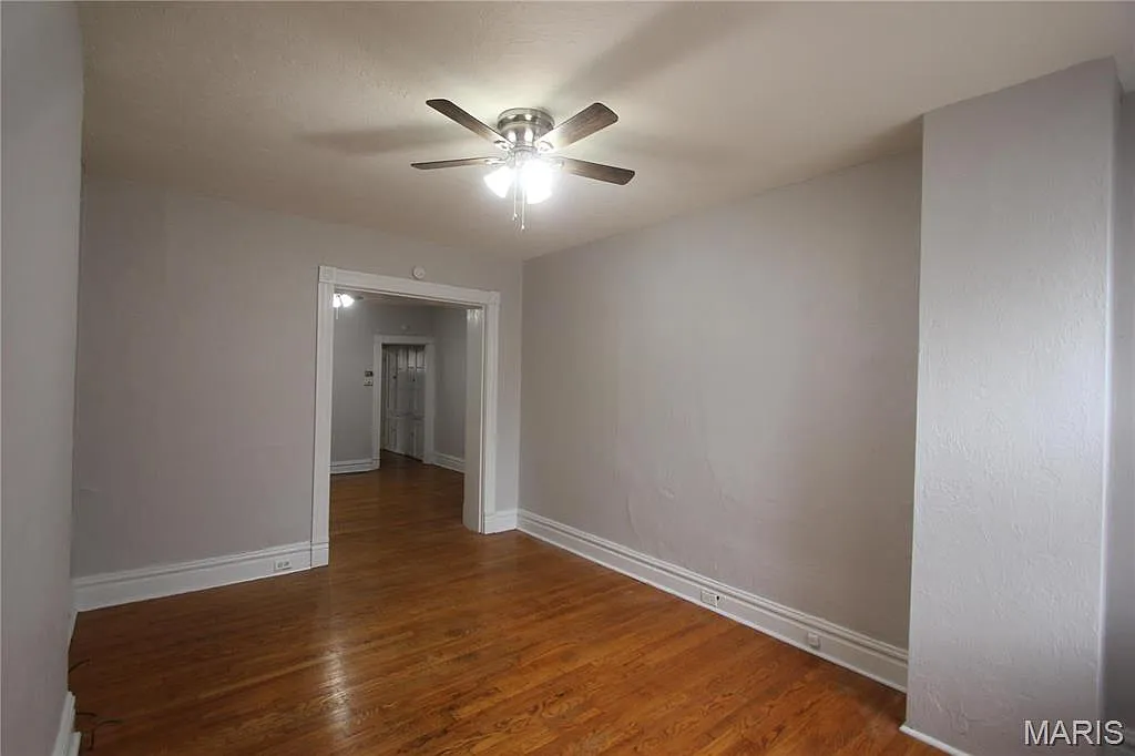 1 bed, 1.0 bath, 800 sqft, $925 — Photo 2