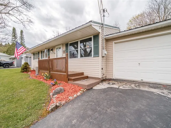 339 S Webber Dr, Chittenango, NY 13037