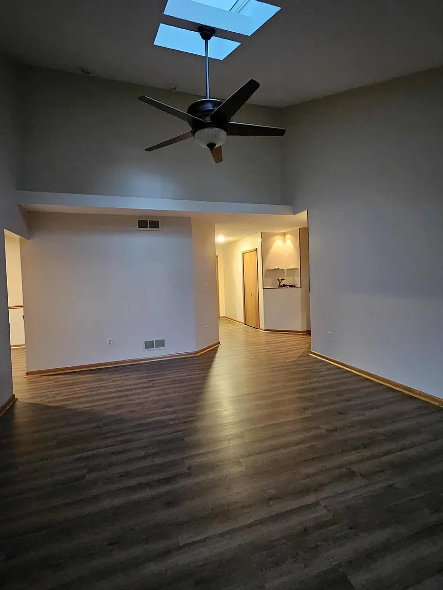 468 Topaz Ln photo 1