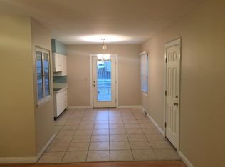 1905 Elmwood Dr, Bettendorf, IA 52722