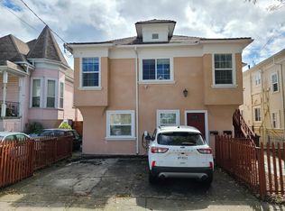 1900 Harmon St, Berkeley, CA 94703