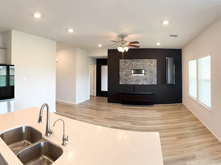 7307 Gilbert Dr — Photo 4