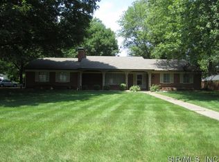 11 Narcissus Dr, Belleville, IL 62221