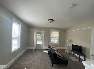 916 S 7th St, Pekin, IL 61554