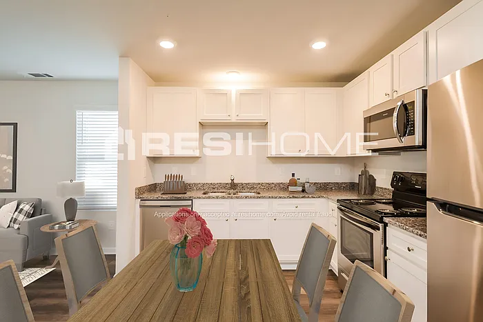4 bed, 2.5 bath, 1970 sqft, $1,945 — Photo 4