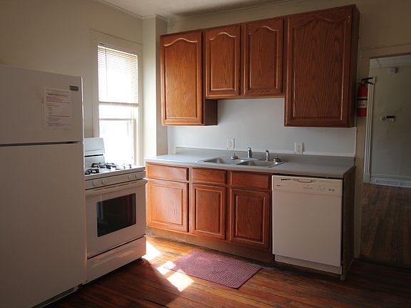 2nd image of 832 W Walnut House Kalamazoo