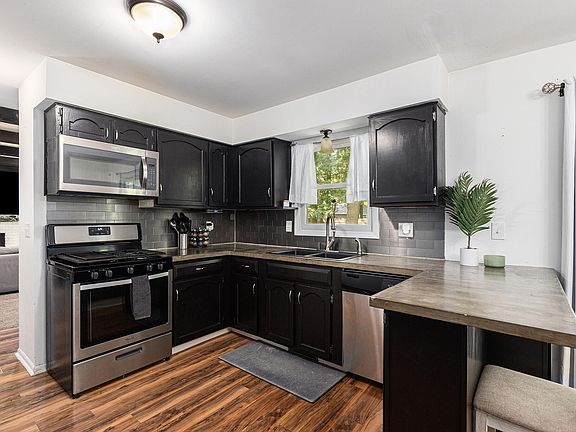 5th image of 2107 Bayham Dr SE