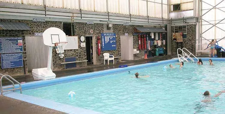 community pool 1/2 mile away
