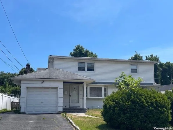 1275 Barry Drive S, Valley Stream, NY 11580
