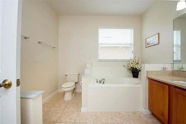 2920 Willow Creek Ln — Photo 43